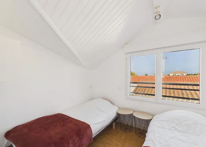 Hébergement de vacances à 500 M, Maison Pour 4 Avec Jardin